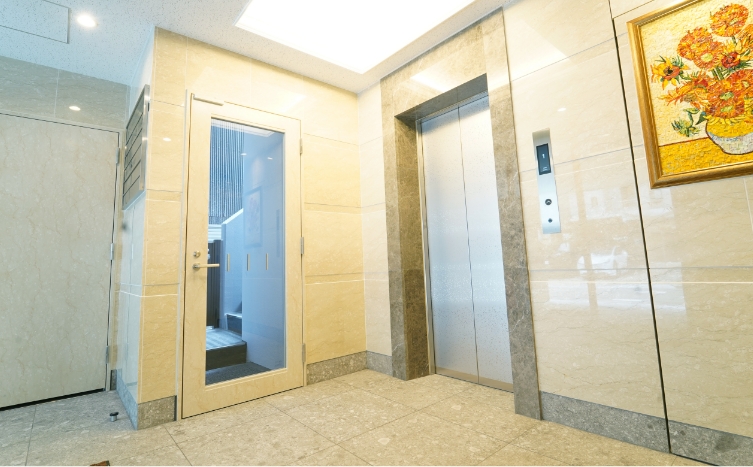 ビルエントランス